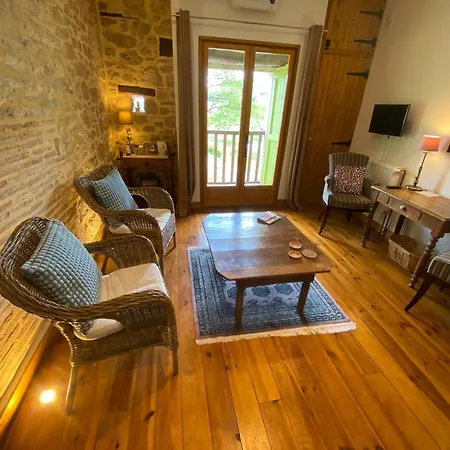 D'hotes Les 3 Cochons D'olt Bed and breakfast