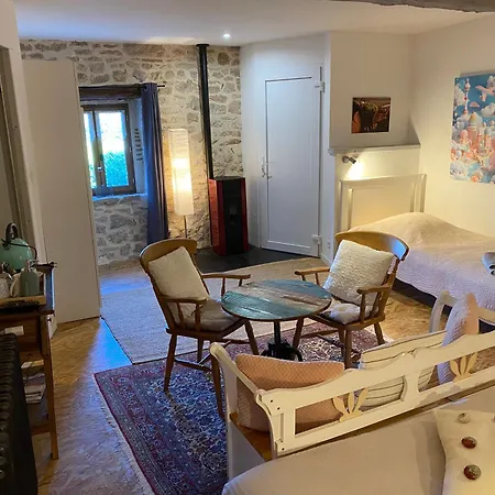 D'hotes Les 3 Cochons D'olt Bed & Breakfast Arcambal