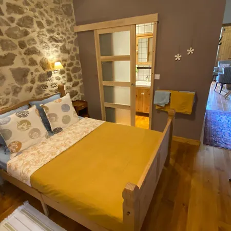 D'hotes Les 3 Cochons D'olt Bed and breakfast